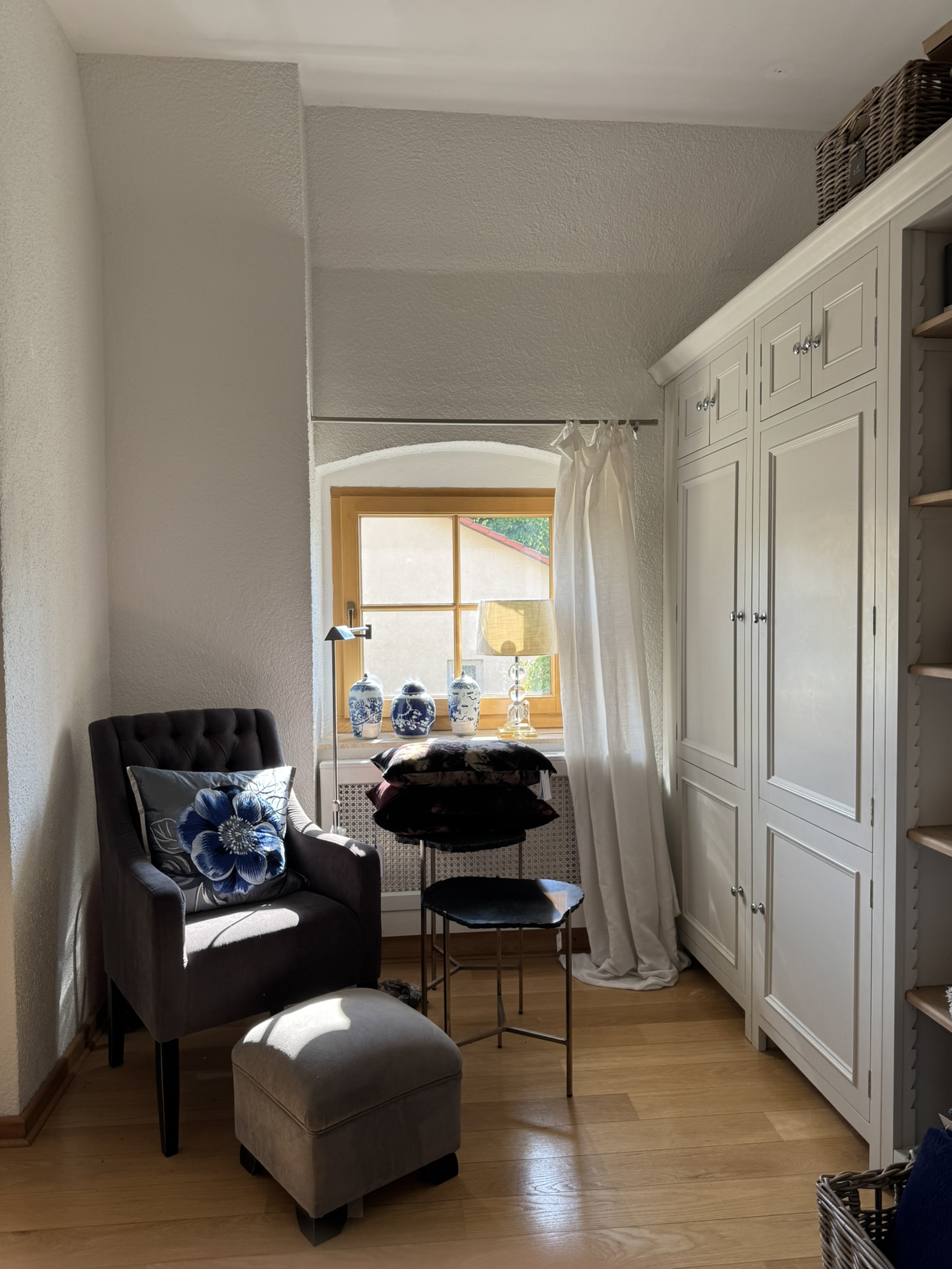 Neptune-Einbauschrank mit Lesesessel in der Villa Oschatz