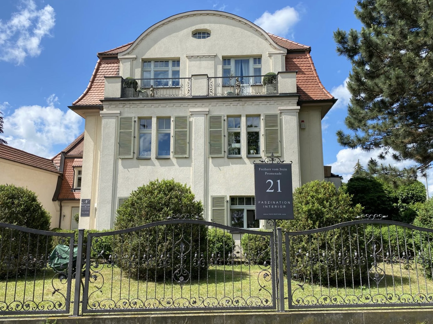 Villa Oschatz, Außenansicht