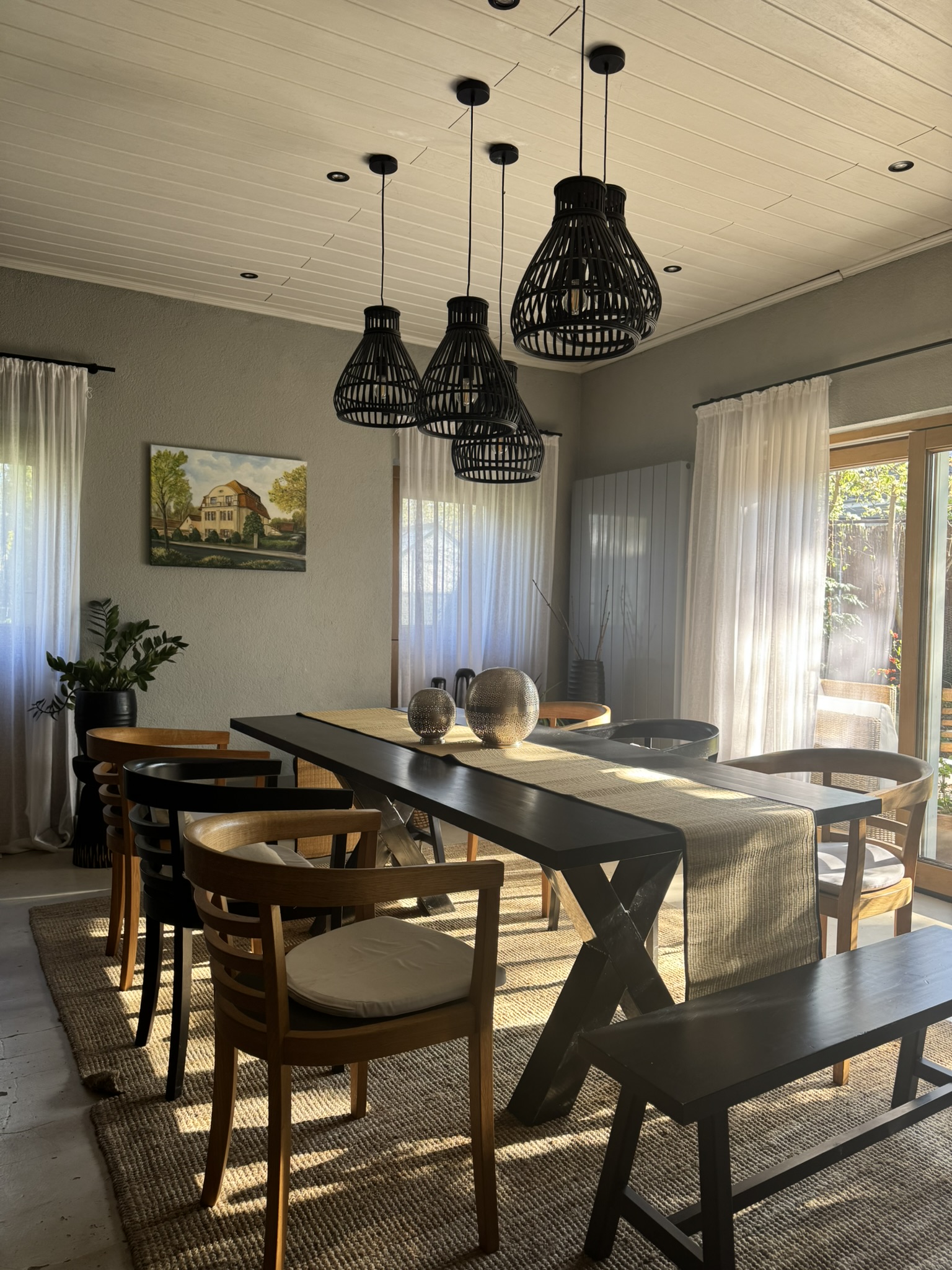 Esstisch im Poolhaus